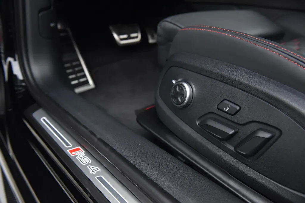 Audi RS4 Avant ABT RS4 X 1/60