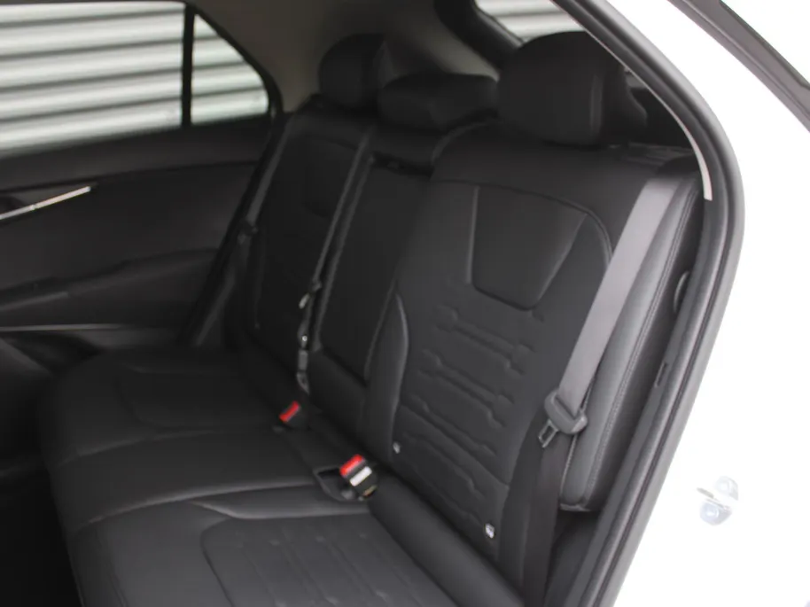 Kia Niro EV Edition Advanced 64.8 kWh | Stuur-/stoelverwarming | Elektr. stoelverstelling | Camera | Cruise adapt. | 17'LM | Clima | 17% bijtelling |