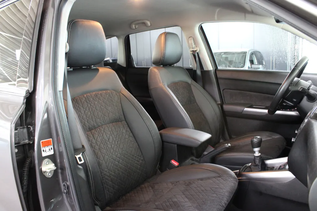 Suzuki Vitara 1.4 Boosterjet Style Smart Hybrid Allseason banden / Stoelverw. /