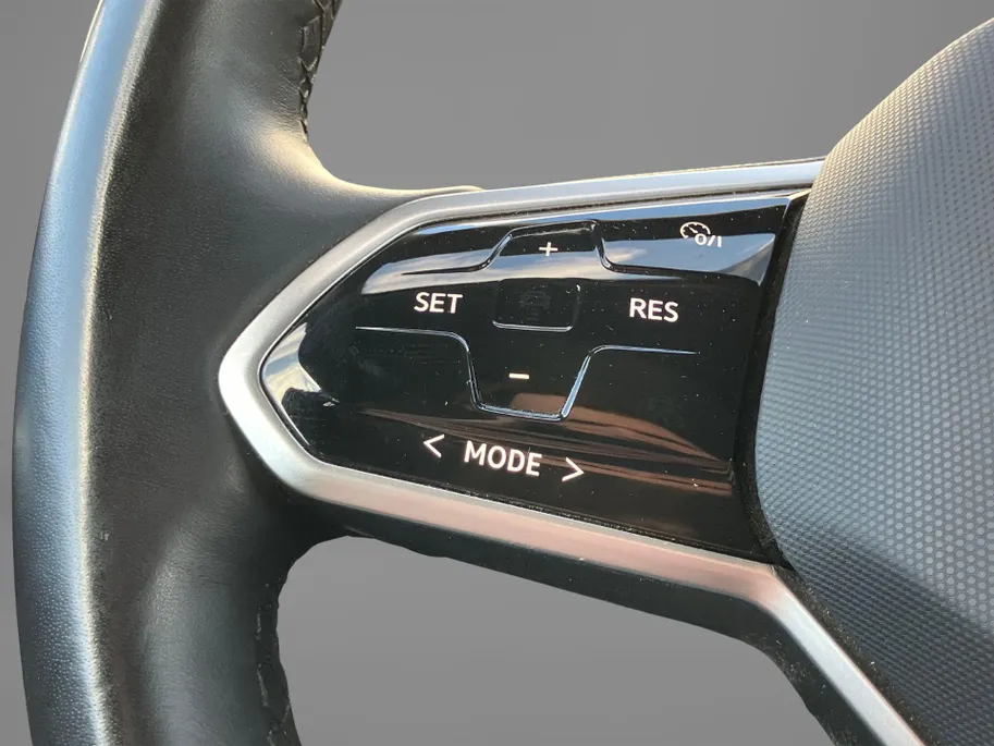 Volkswagen ID.4 Pure 52 kWh 170PK · Panoramadak · Apple/Android Car Play · Navigatie · Stoelverwarming · Camera ·