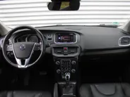 Volvo V40 Cross Country 1.5 T3 Dynamic Edition | Trekhaak | 17' LM | Panoramadak | Leer | PDC v+a | Camera | Stoel-/voorruitverwarming | HK audio |