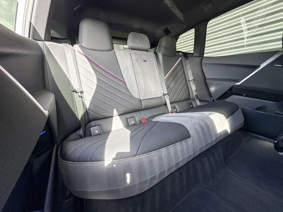 BMW iX xDrive45 101 kWh