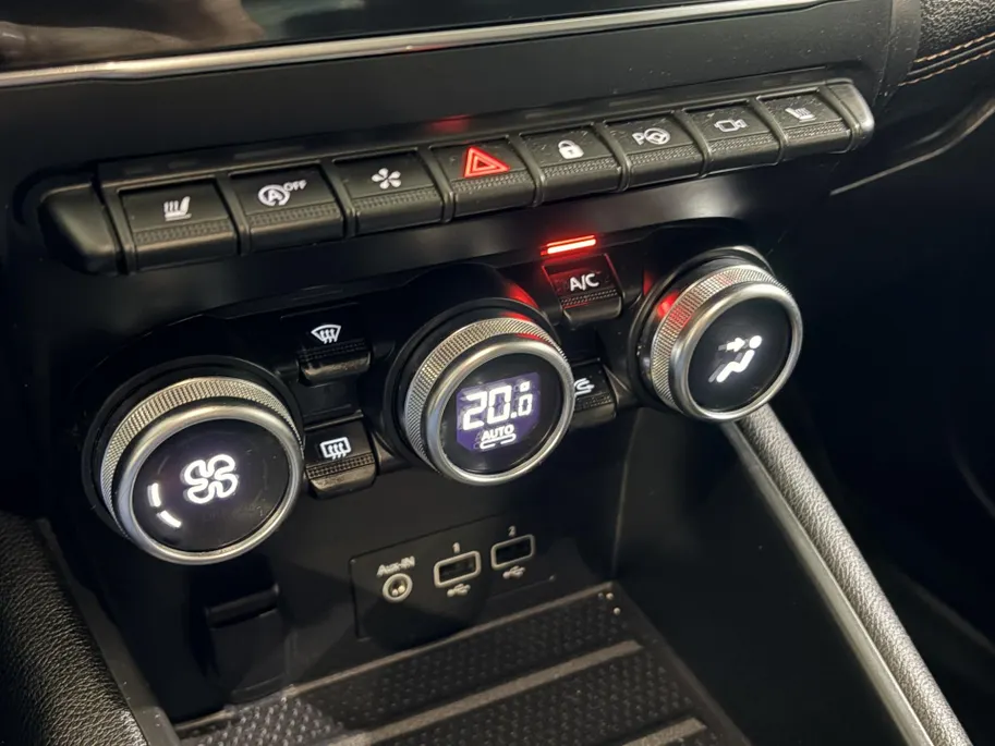 Renault Captur 130PK TCe Initiale Paris Automaat | 1e eigenaar | 360 Camera | Stoelverwarming | Navi | Apple CarPlay/Android Auto | Leder | Adaptive Cruise Control | Climate Control | Full LED | Lichtmetalen Velgen |