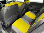 Renault 5 comfort range iconic cinq 52 kWh Nu met 1600,- voorraad korting , Pack Safety & Advanced Driving Assist , allseason banden , Apple Carplay/Android Auto , stoel en stuurverwarming , navigatiesysteem , veel mooie opties.
