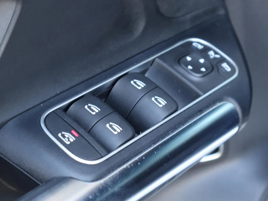 Mercedes-Benz GLA 250 e AMG Line l Stoelverwarming l Achteruitrij camera l Ambiente lichtpakket