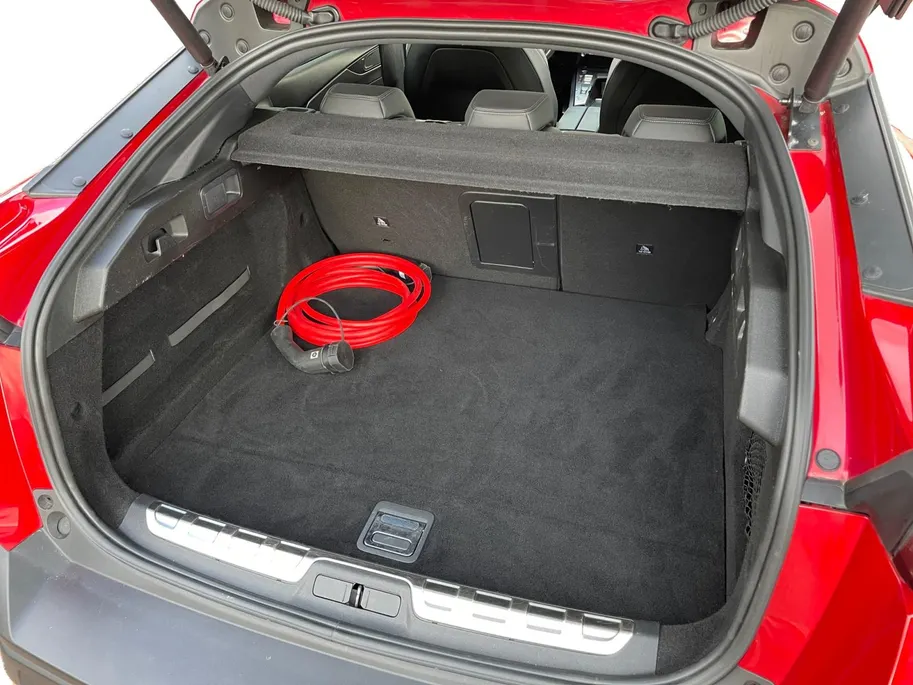 Peugeot 408 1.6 HYbrid GT 225 EAT8 First Edition *Navi*360Camera*Schuif/kanteldak*Trekhaak*Focal Audio*Adapt. Cruise Control* Memory stoel*Elekt. achterklep*Zeer nette auto!