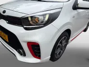 Kia Picanto 1.0 MPi GT-Line Edition Apple Carplay/Android Auto , navi , cruise , lm velgen , tel , camera , usb , sport stoelen , super mooie uitvoering . auto is voorzien van een nieuwe koppeling