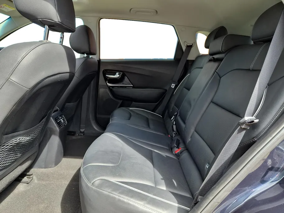 Kia e-Niro ExecutiveLine 64 kWh 1e Eigenaar | 3 Fase laden | Metallic lak | Trekhaak | Fabrieksgarantie 27-1-2029 + 3x 1 jaar* | NAP