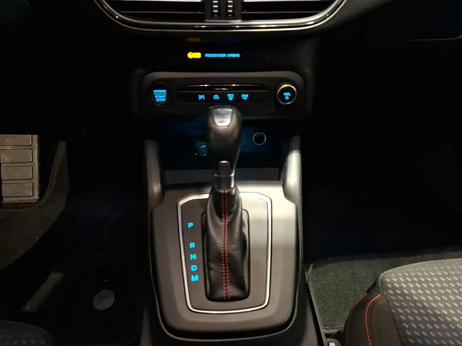Ford Focus Wagon 1.0 EcoBoost Hybrid ST-Line 125pk automaat | 1500 kg Aanhanggewicht | Navigatie | Cruise control | All season banden