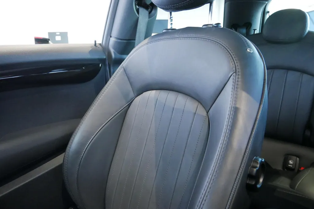 MINI 3-Deurs 2.0 Cooper S Knightsbridge Edition *Automaat*Navigatie*Parkeersensoren*Climate Control*Schuif/Kanteldak*Stoelverwarming*Harman Kardon Audio*Lederen interieur*Vol opties!