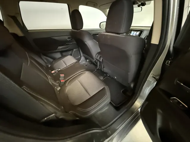 Mitsubishi Outlander 2.4 PHEV Pure + Carplay