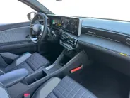 Renault 4 comfort range iconic 52 kWh | Stuur- & Stoelverwarming | Sfeerverlichting | Apple Carplay & Android Auto | Harman & Kardon Audio | Camera | Navigatie | Parkeersensoren | Rijdende Demo | Beschikbaar vanaf November 2026