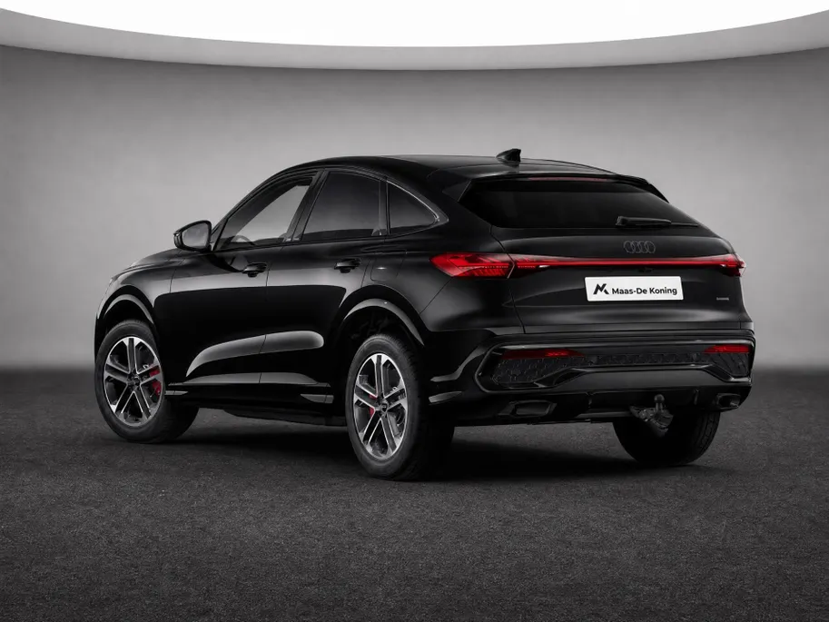 Audi Q5 Sportback 2.0 TFSI e-hybrid quattro S edition Competition 367 PK · Tech pro · Glazen panoramadak · B&O premium 3D