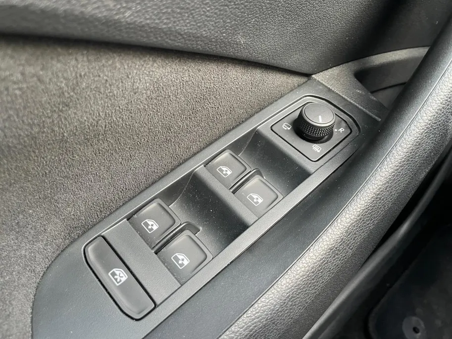 Škoda Kamiq 1.5 TSI Sport Business 150PK AUTOMAAT |Stoelverwarming| Climate control| Cruise Control| Parkeersensoren v+a| Achteruitrijcamera| Sportstoelen| Digitaal dashboard| Super strakke auto!