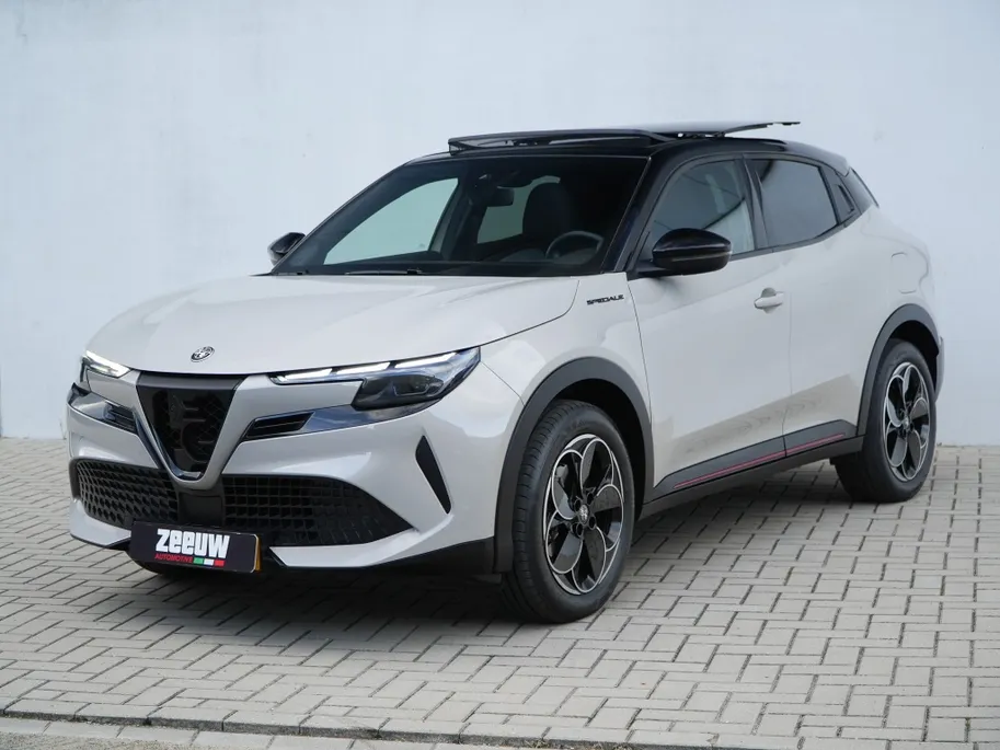 Alfa Romeo Junior Elettrica Speciale 54 kWh | Schuifdak | Carplay | 18'