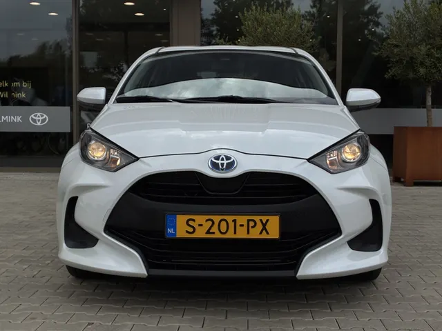 Toyota Yaris 1.5 Hybrid Active | Camera | Climate Control | NW All Seasons