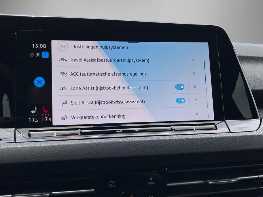 Volkswagen Golf 1.4eHybrid 180kW/245PK GTE · Panoramadak · Dodehoeksensoren · Navigatie · Apple/Android Car Play · Camera · Stoelverwarming ·