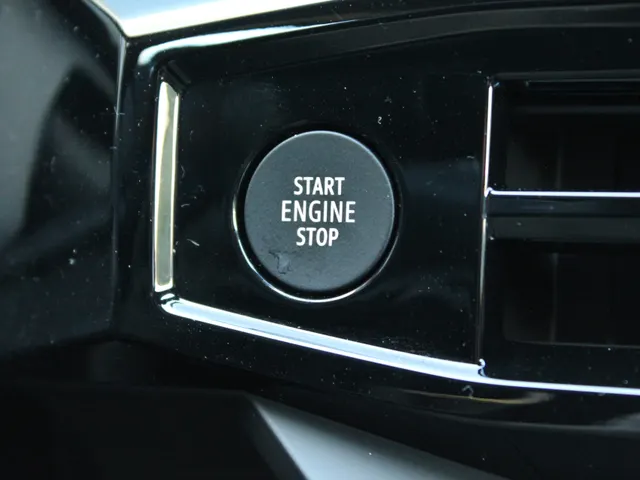 Renault Clio 1.8 Hybrid 160 AUT techno | Navigatie | Adaptive Cruise | Achterspoiler | Stoelverwarming | DEMONSTRATIE AUTO, VRAAG NAAR BESCHIKBAARHEID |