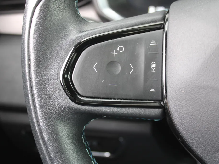 Lynk & Co 01 1.5 | PHEV | Trekhaak | Stoelverwarming | Elek. stoelverstelling + achterklep | Pano dak | Dodehoek detectie | Camera | 20' LM | HK Audio |