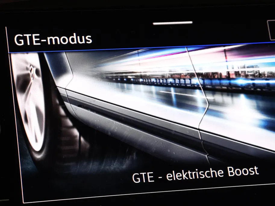 Volkswagen Tiguan 1.4 TSI 245pk DSG eHybrid Elegance · 360 Camera · Wegklapbare Trekhaak · Apple/Android Car Play · Dodehoek Detectie · 18'' Inch · Stoel & Stuurwiel verwarming ·