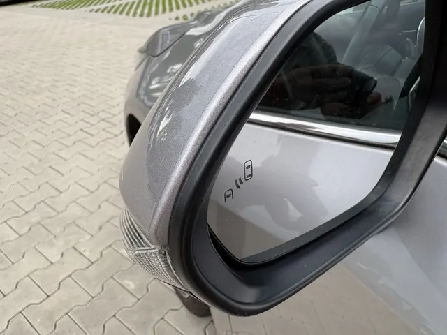 Toyota Corolla 1.8 Hybrid Executive | Leer | All Seasons