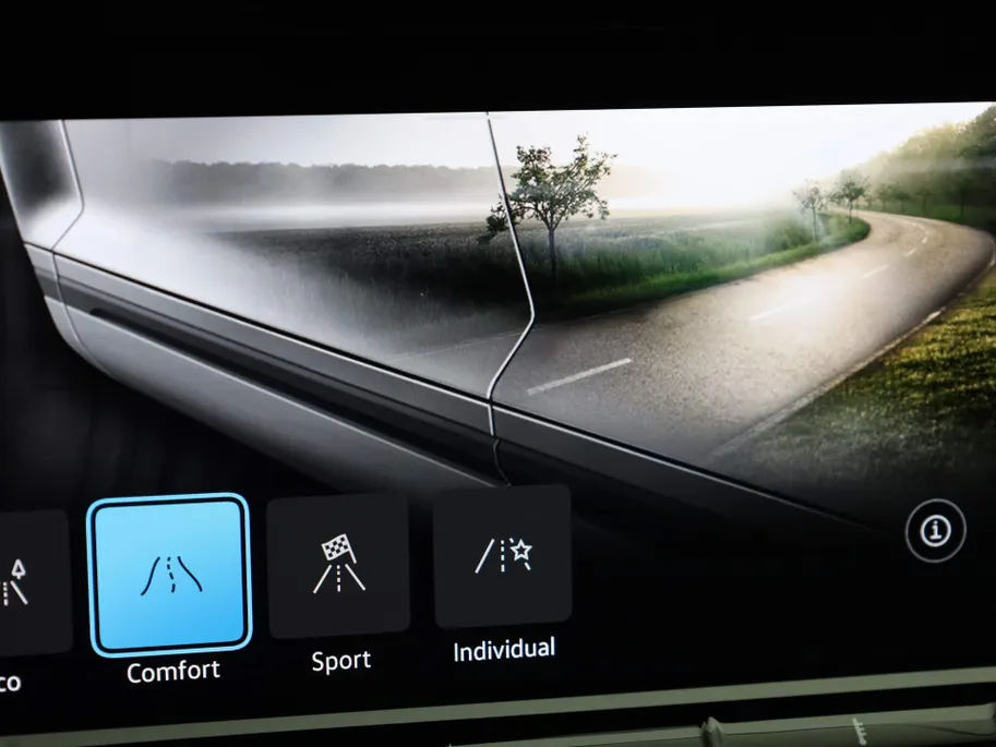 Volkswagen Golf 1.5eTSI/130PK DSG R-Line · Panoramadak · Apple/Android Car Play · Stoel & Stuurverwarming · Navigatie