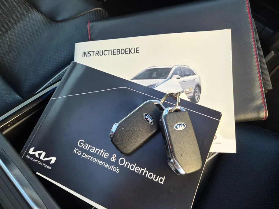 Kia e-Niro DynamicPlusLine 64 kWh | SOH 99,5 % | 3 Fase laden | 1e Eigenaar | Dealer onderhouden | Stoelverwarming | Schuif-/kanteldak | Fabrieksgarantie t/m 24-08-2029 + 3x 1 jaar |  NAP |