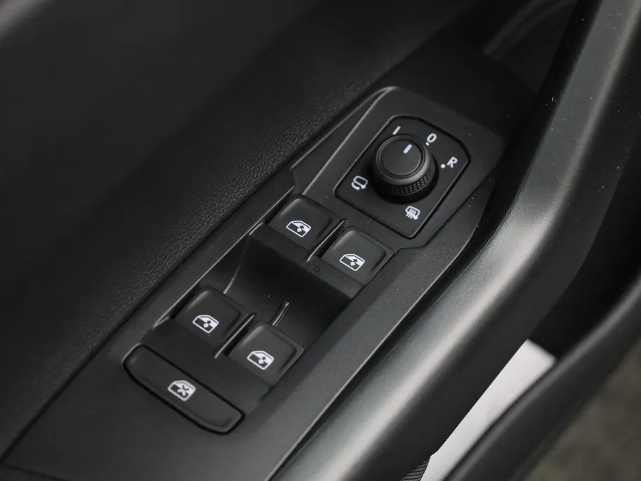 Volkswagen Polo 1.0 TSI 95pk Life Edition · Camera · Apple/Android Car Play · P-Sensoren · 15'' Inch · MEGA Sale ·