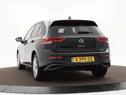 Volkswagen Golf 1.0 eTSI 110pk DSG Life · Camera · Apple/Android Car Play · Navigatie · P-Sensoren · 16'' Inch · Garantie t/m 04-02-2028 of 100.000km
