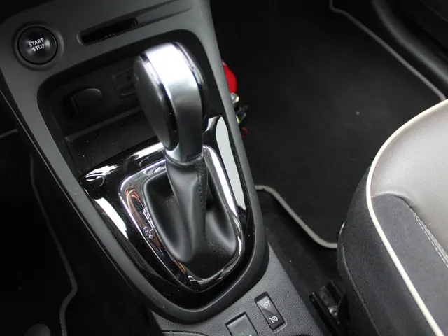 Renault Captur 1.2 TCe 120 PK Barista | Automaat | Stoelverwarming voor  | lederen bekleding | Camera achter |