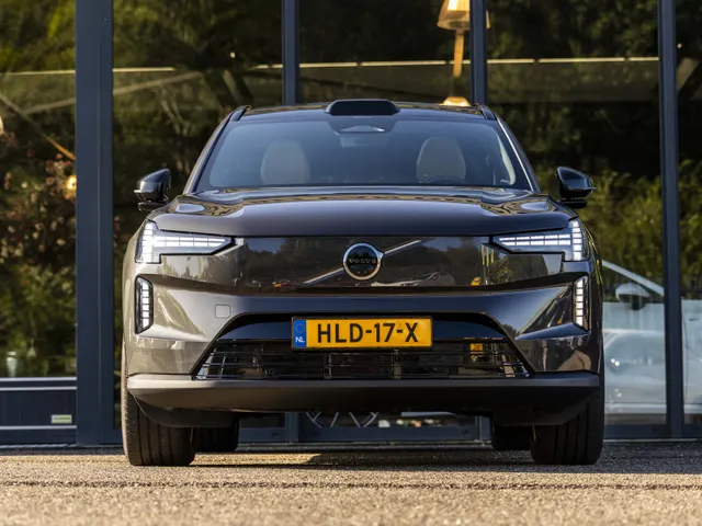 Volvo EX90 Single Motor Core 7p. 104 kWh | Panoramadak | Nieuwstaat | SOH 95% |