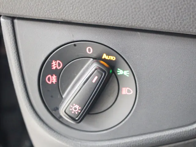 Volkswagen Polo 1.0 TSI DSG R-Line Navigatie | Stoelverwarming | Climate Control