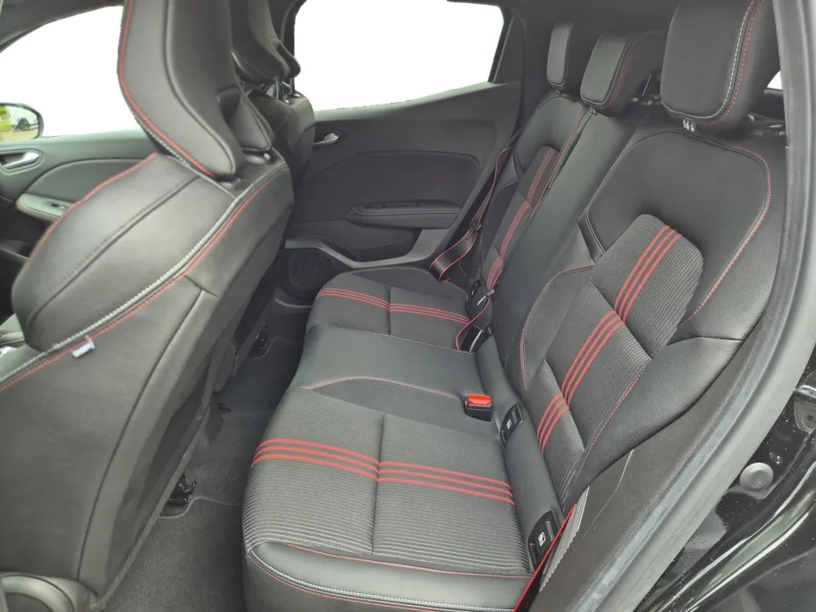 Renault Clio 1.6 E-Tech Hybrid 140 R.S. Line | Cruise Control | Climate Control | Navigatie | Camera | Sportstoelen | LM Velgen |