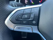 Volkswagen T-Roc 1.5 TSI R-Line Edition *Automaat*Navi via Carplay*Camera*Schuif/kanteldak*Climate Control*Adapt. Cruise Control*LM.Velgen*Zeer nette auto!