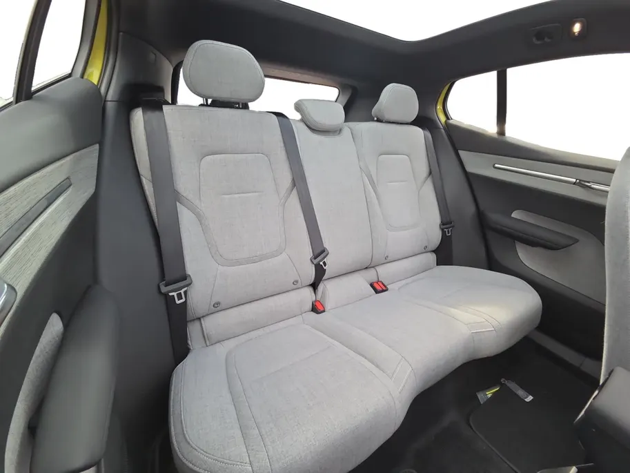 Volvo EX30 Single Motor Extended Range Ultra 69 kWh | Zeer compleet | Panoramadak | Harman Kardon Audio | 360 graden camera | Stoel & stuurverwarming | Bovag garantie | NAP