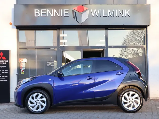Toyota Aygo X 1.0 CVT Pulse Bi-tone Automaat | AllSeasons | Stoelverwarming