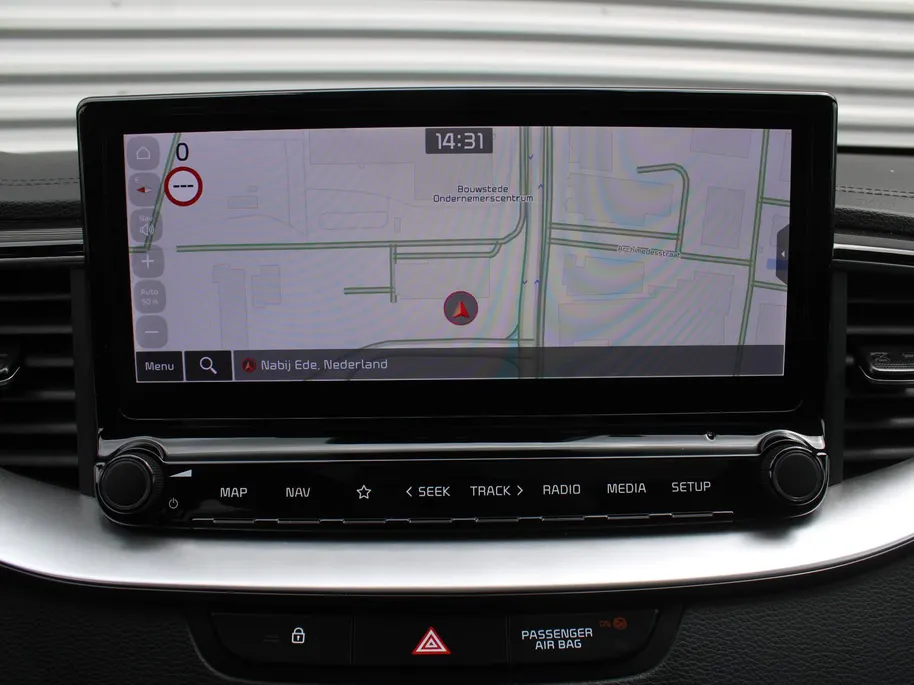 Kia ProCeed 1.5 T-GDi GT-Line | Trekhaak | Schuifdak | Stuur-/stoelverwarming | Camera | Dodehoek detectie | Telefoonlader | Cruise adapt. | 17' LM | LED |
