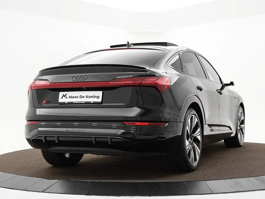 Audi Q8 Sportback e-tron 55 quattro S Edition 408pk / 115 kWh · SOH 93,6% · Panoramadak · 360 Camera · Luchtvering · Keyless · 360 Camera · Keyless · Matrix LED · 22'Velgen ·