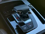 Audi Q5 50TFSIe 220KW/299PK S-edition · Panoramadak · Camera + parkeersensoren · Trekhaak ·