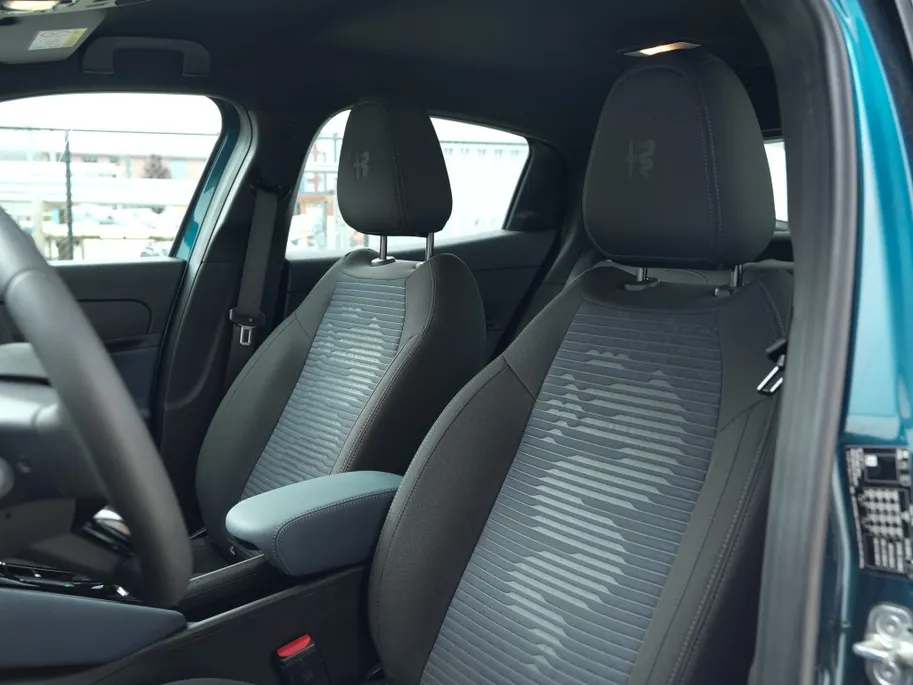 Alfa Romeo Junior Elettrica 54 kWh | Carplay | Clima | Cruise | LED | 18'