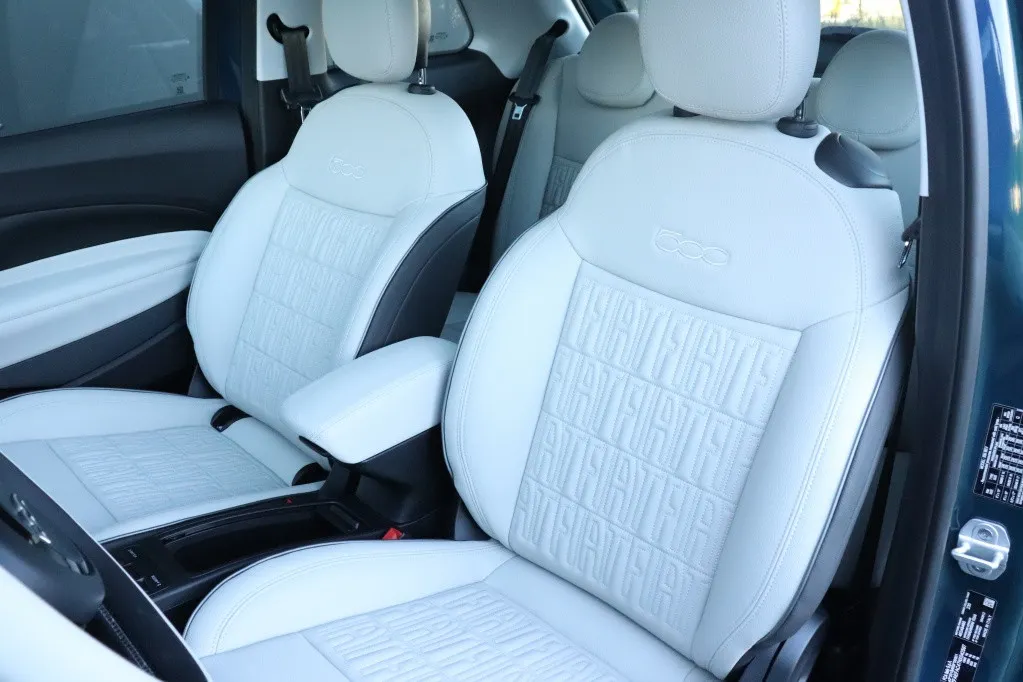 Fiat 500e La Prima by Bocelli 42 kWh | JBL | Winter | Camera | 17′