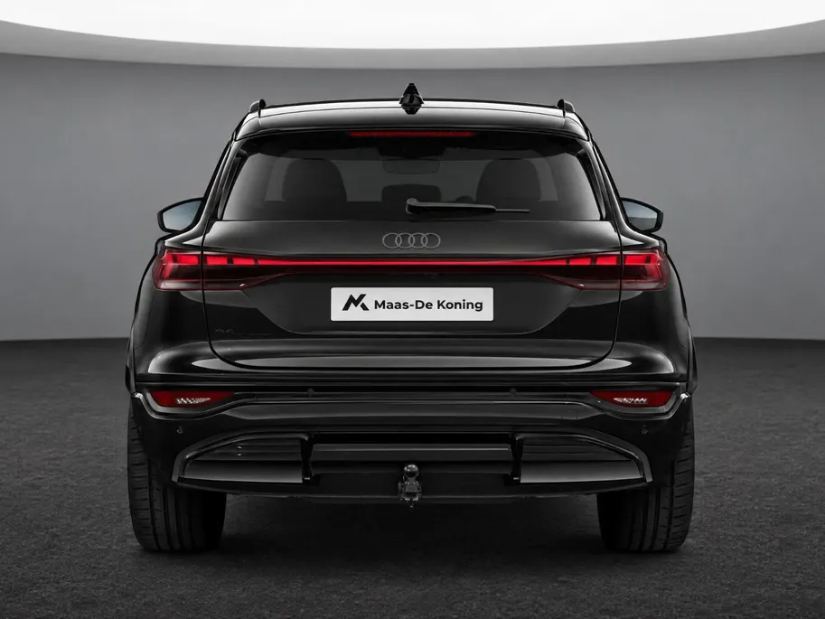Audi Q6 e-tron S edition 83 kWh 252 PK · Trekhaak elek. wegklapbaar · Optiekpakket zwart · Zwart lederen S-line bekleding