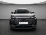 Audi Q6 e-tron S edition 306pk performance 100 kWh · Panoramadak · Luchtvering · Trekhaak · 360 Camera · Warmtepomp · Head-Up · Elek. Voorstoelen · 21'' Inch · 24-11-2030 of 100.000km