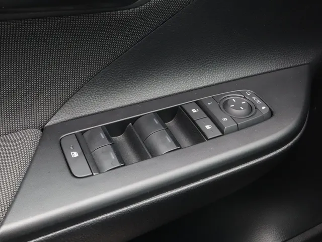 Toyota C-HR 2.0 PHEV 220 First Edition | Trekhaak | Stuur en stoelverwarming VERKOCHT