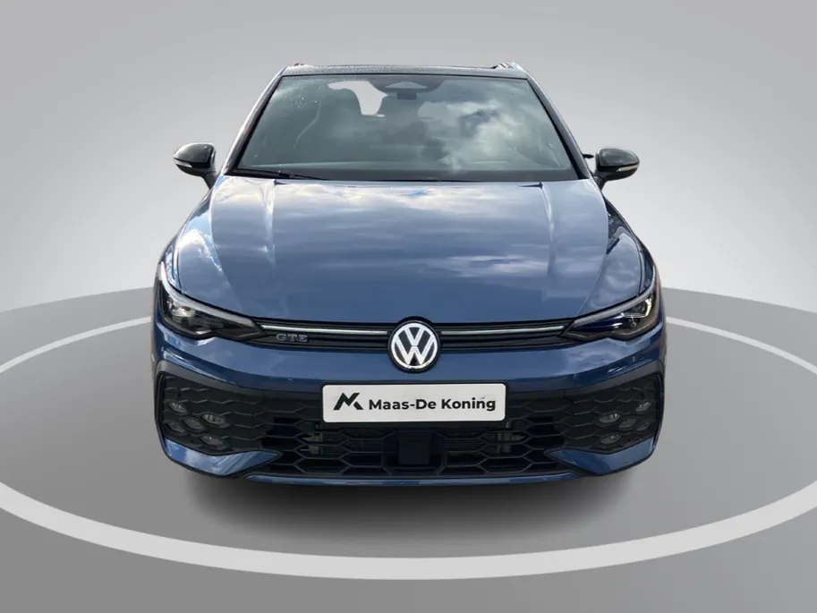 Volkswagen Golf 1.5eHybrid 200kW/272PK GTE Black Style · Panoramadak · Trekhaak · Camera ·  Apple/Android Car Play · Garantie t/m 10-09-2030 of 10000km.