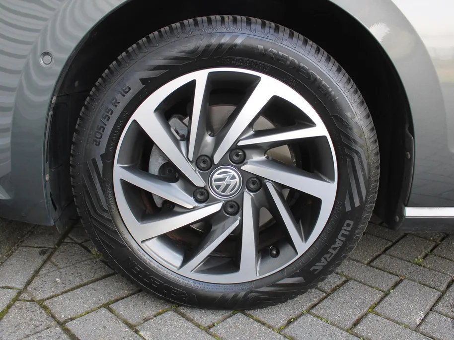 Volkswagen Golf Sportsvan 1.4 TSI Sound | Automaat | Navi | Trekhaak | 16” LM | Stoelverwarming | Cruise adapt. | All seasons | Apple CarPlay/Android Auto |