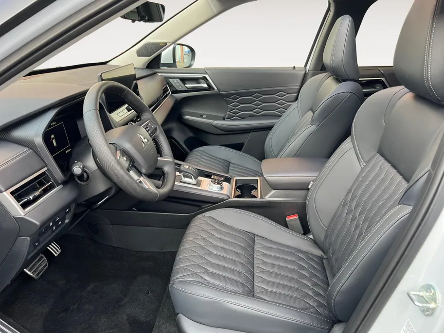 Mitsubishi Outlander 2.4 PHEV Instyle € 5.000 euro korting eigen voorraad| 8 jaar garantie| Snel leverbaar | Totaalprijs op is op.m26