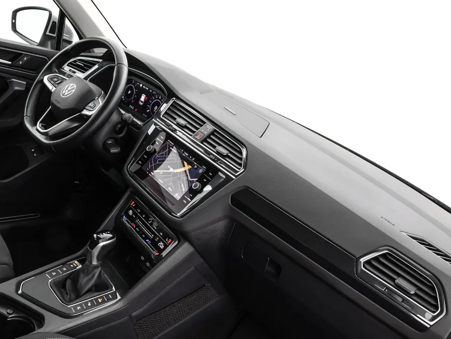 Volkswagen Tiguan 1.4 TSI 245pk DSG eHybrid Elegance · 360 Camera · Wegklapbare Trekhaak · Apple/Android Car Play · Dodehoek Detectie · 18'' Inch · Stoel & Stuurwiel verwarming ·