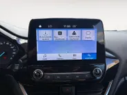 Ford Fiesta 1.0 EcoBoost Hybrid Titanium | Winter Pakket | Apple Carplay & Android Auto | Parkeersensoren achter | Climate Control |