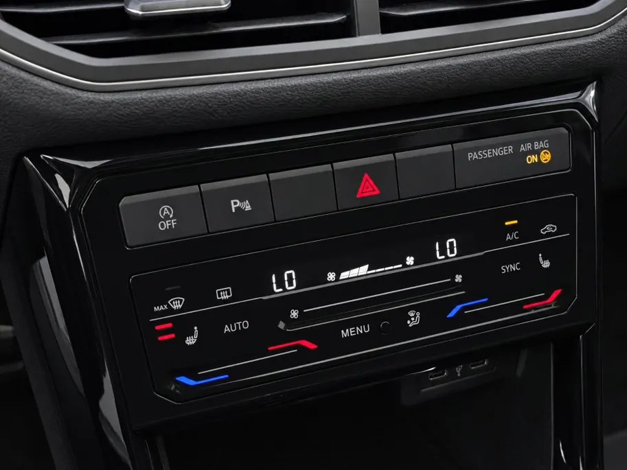 Volkswagen T-Cross 1.5 TSI 150pk DSG R-Line Edition · Camera · Apple/Android Car Play · Trekhaak · P-Sensoren · Navigatie · Stoelverwarming · 17'' Inch ·